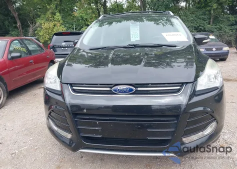2015 Ford Escape Titanium z USA, uszkodzony, nr VIN 1FMCU9JX8FUB68371
